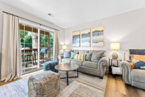 Tucked Away 1bd with King bed Close to it all!